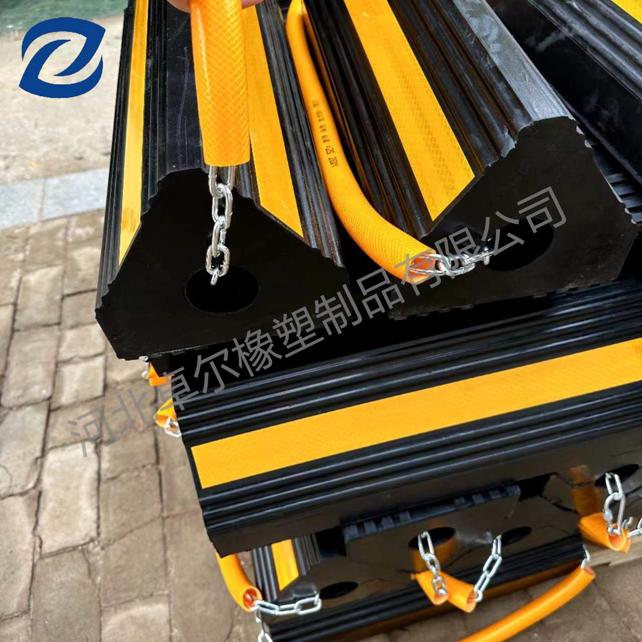 橡胶三角楔块500*167*145飞机轮挡卡车轮挡机场停机坪专用挡块