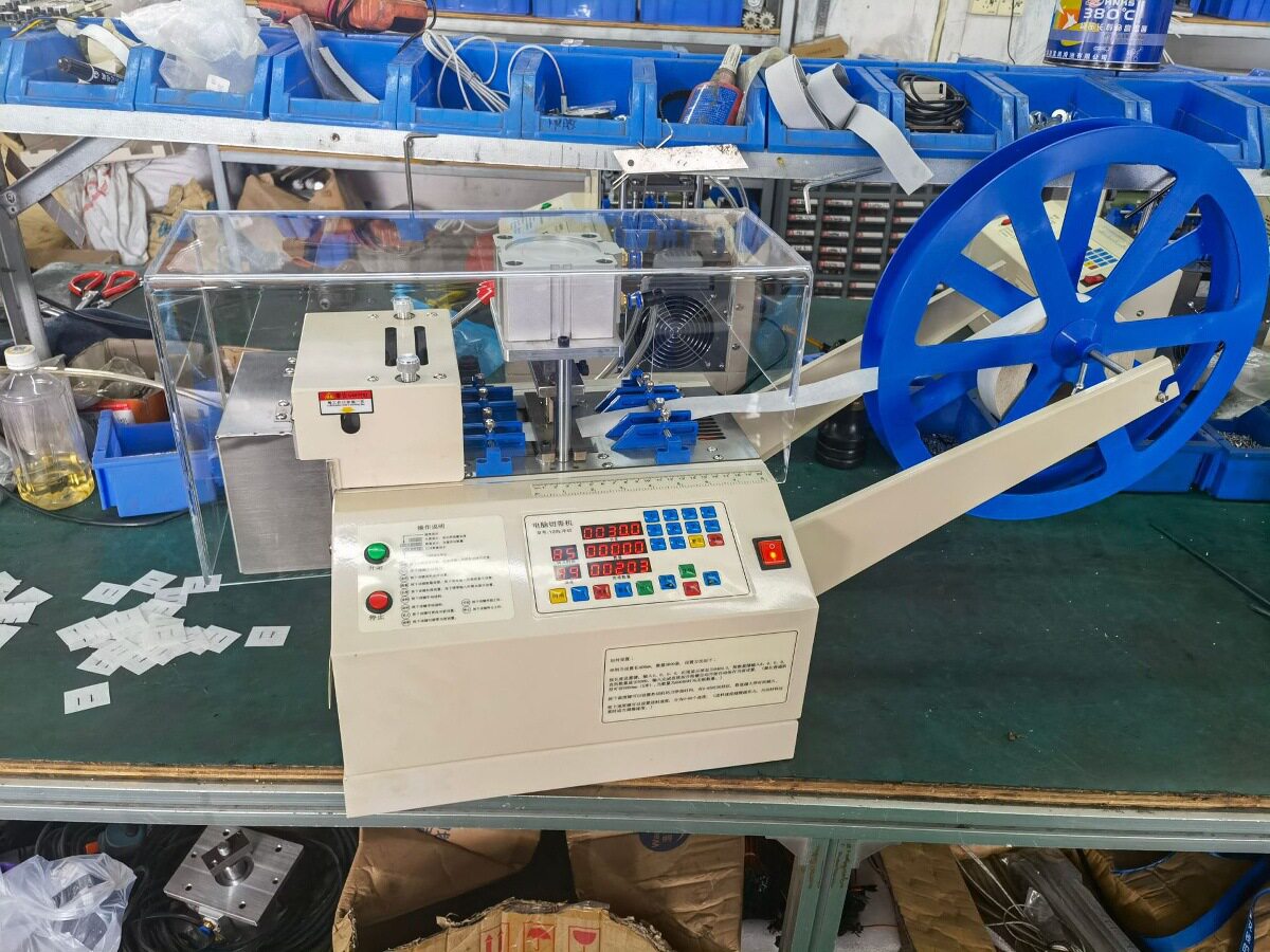 新款120L冷切裁切打孔机