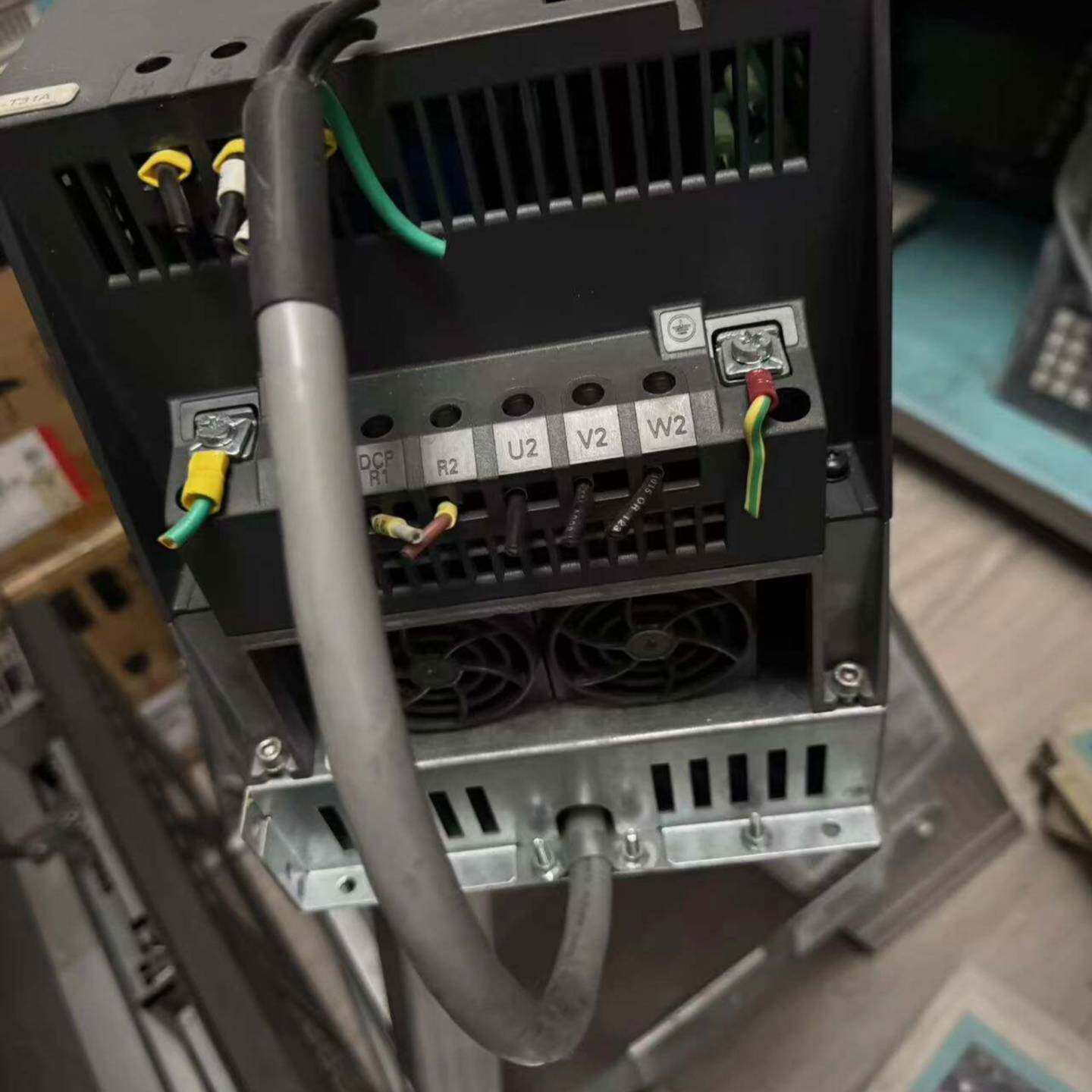 可维修变频器西门子340 6SL3210-1SE21-8AA0议价