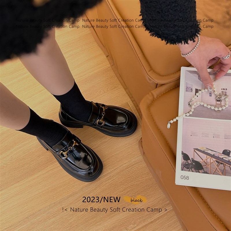 自然卷马衔扣厚底中跟小皮鞋女2023春季一脚蹬英伦新款包鞋乐福鞋