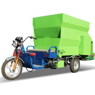 牛羊动草料电喂撒料DKT2立方牛羊三轮撒料机牛场自车动柴油投喂料