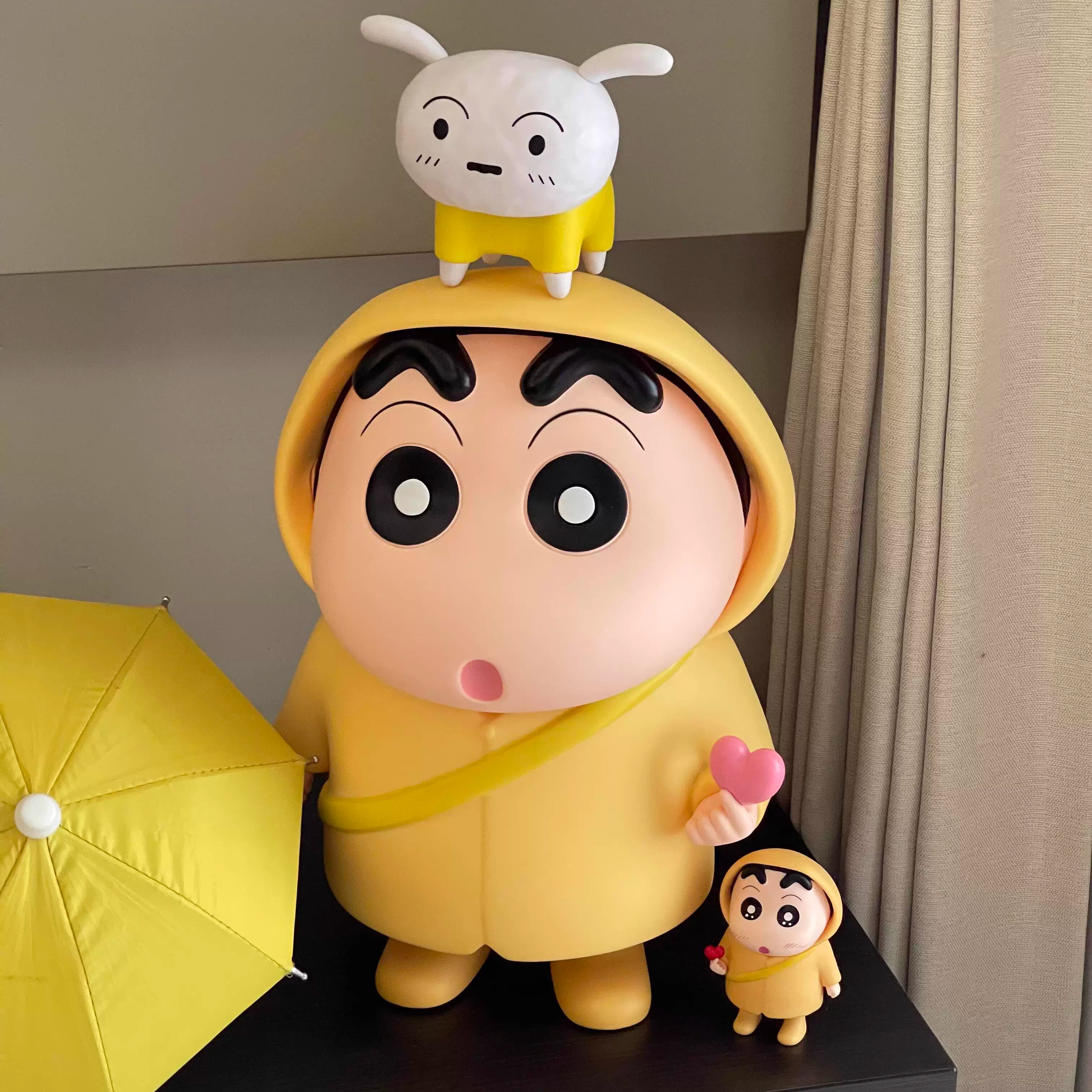 大号蜡笔小新比心雨衣手办