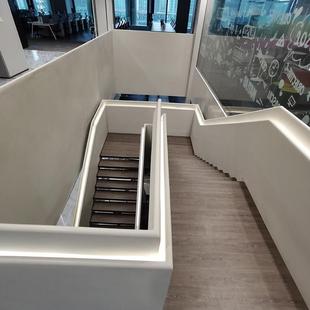 EZW白色双扶手型旋转楼梯办公家大用楼结构梯弧形玻璃楼钢梯厂家