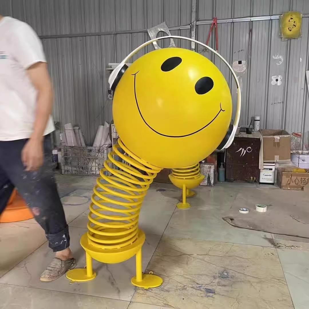 弹弹军蛋蛋君弹簧笑脸互动装饰摆件卡通解压道具美陈打卡拍照定制