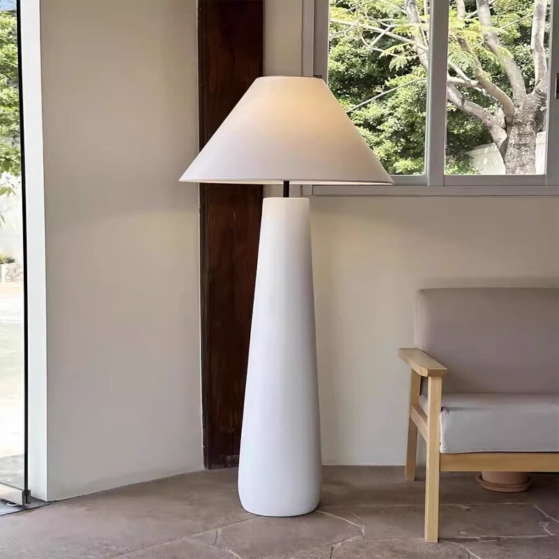 北欧简约奶油风客厅沙发旁展厅设计师款灯具新款中古风蘑菇落地灯