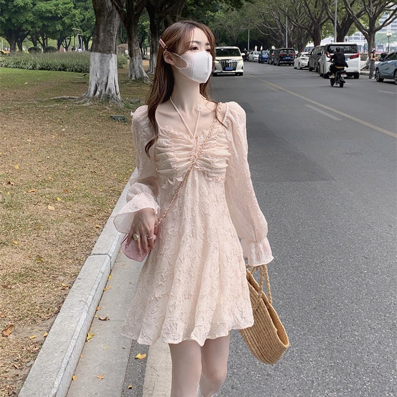 法式初恋碎花挂脖连衣裙女春夏温柔风海边收腰长袖雪纺短裙小个子