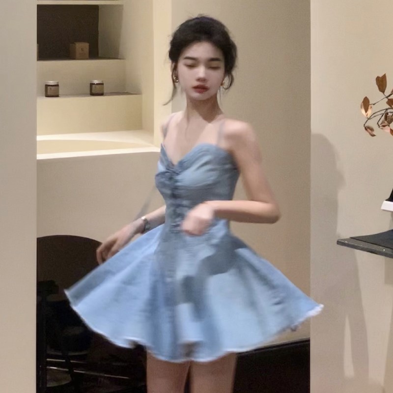 辣妹性感牛仔吊带蓬蓬连衣裙女夏复古收腰绑带露背小个子背带短裙