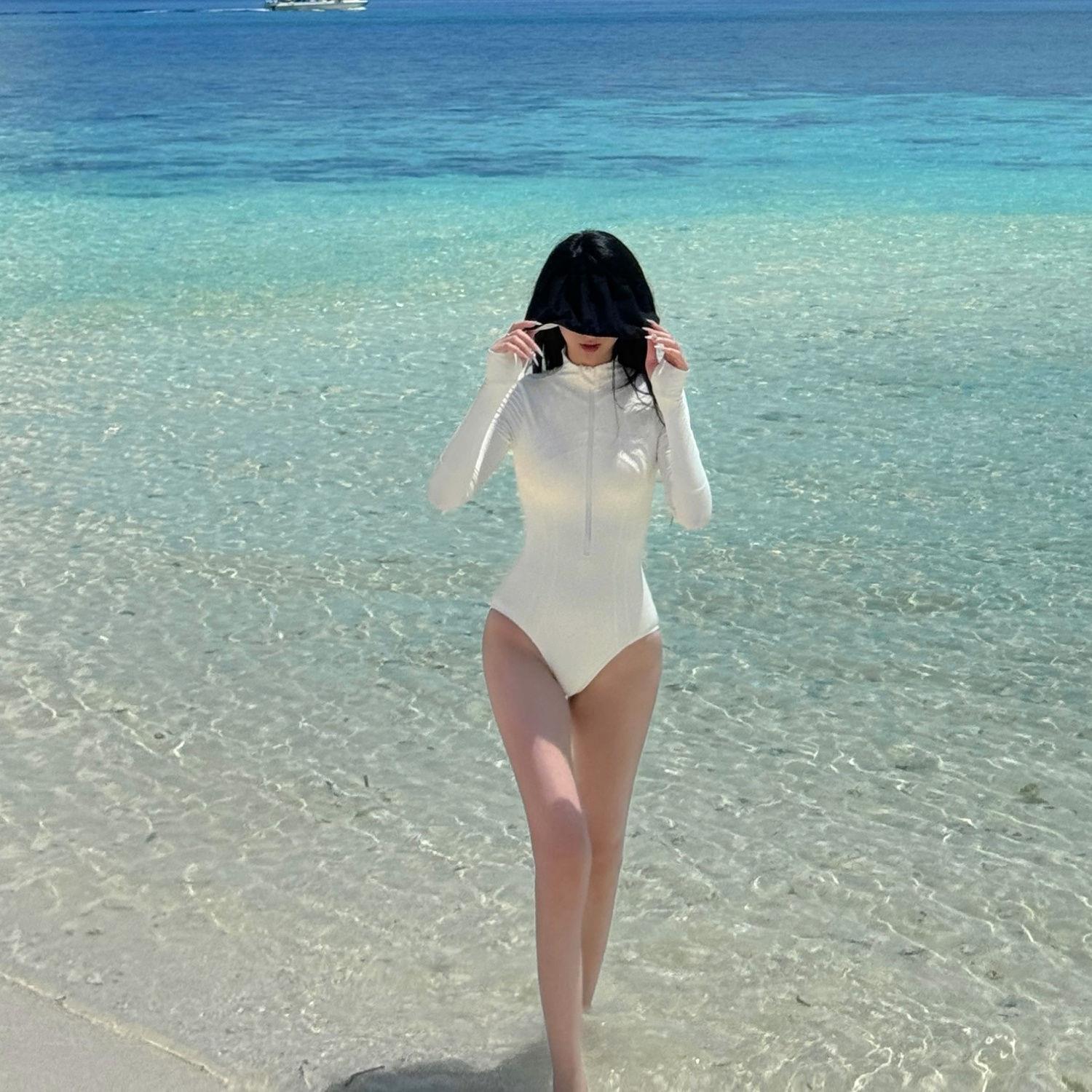 防晒浮潜连体三角长袖潜水服游泳衣女水母服游泳衣女新款白色保守