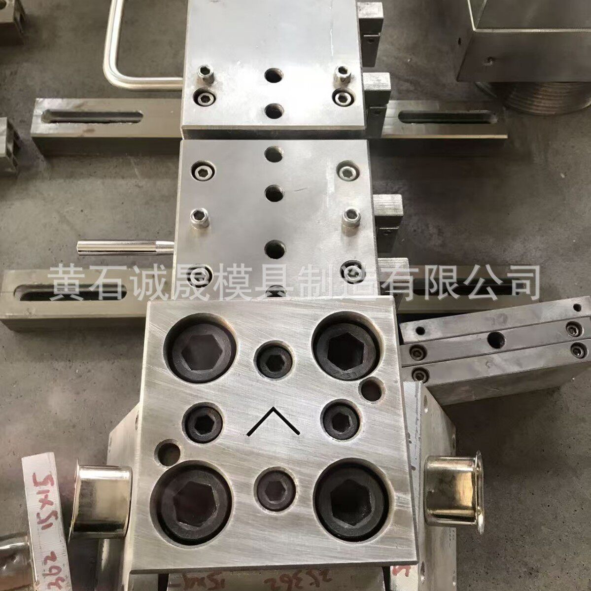 PVC异型材踢脚线木塑门套线工业缠绕管装饰线门边角线异型加工