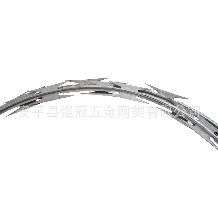 厂家供应热镀锌刀片刺绳 铁路护栏网专用刀片刺绳 刀片滚笼批发