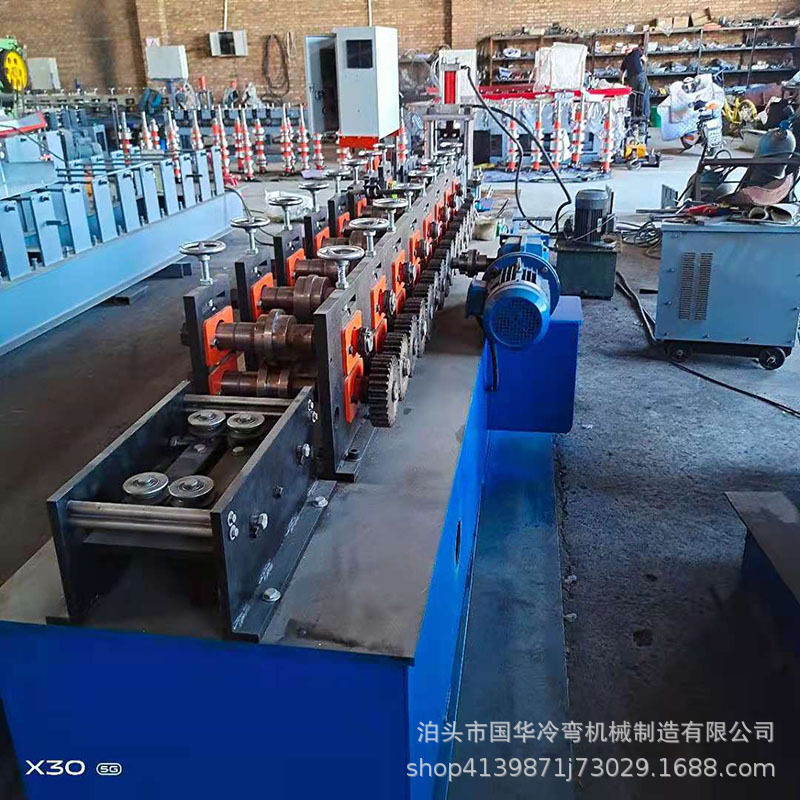 吊顶装饰U型轻钢龙骨设备可调U型槽全自动压瓦机装潢龙骨成型机