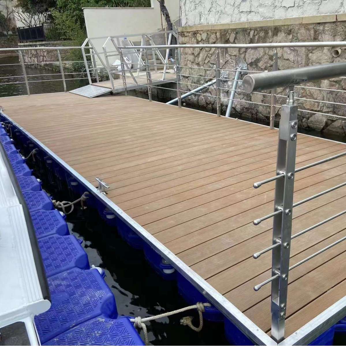 拼装式浮筒码头景区观光平台休闲垂钓码头水上施工平台