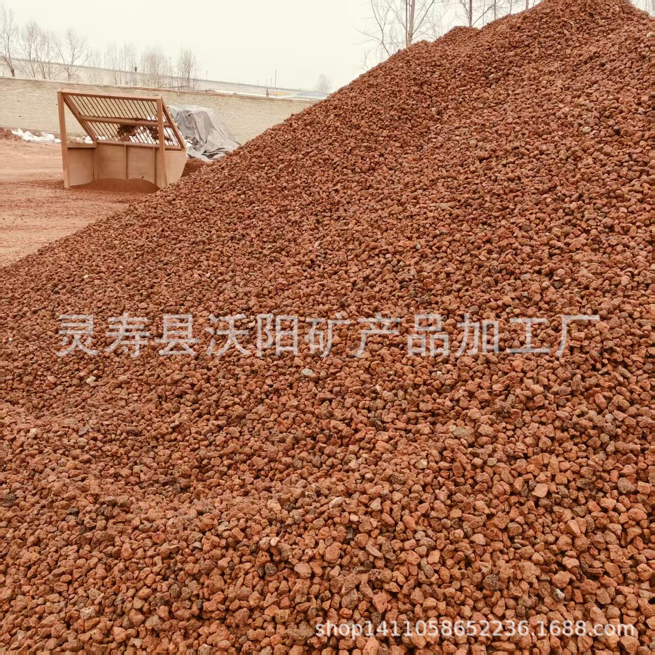 厂家销售火山石颗粒1-2cm2-3cm3-5cm5-10cm红色黑色