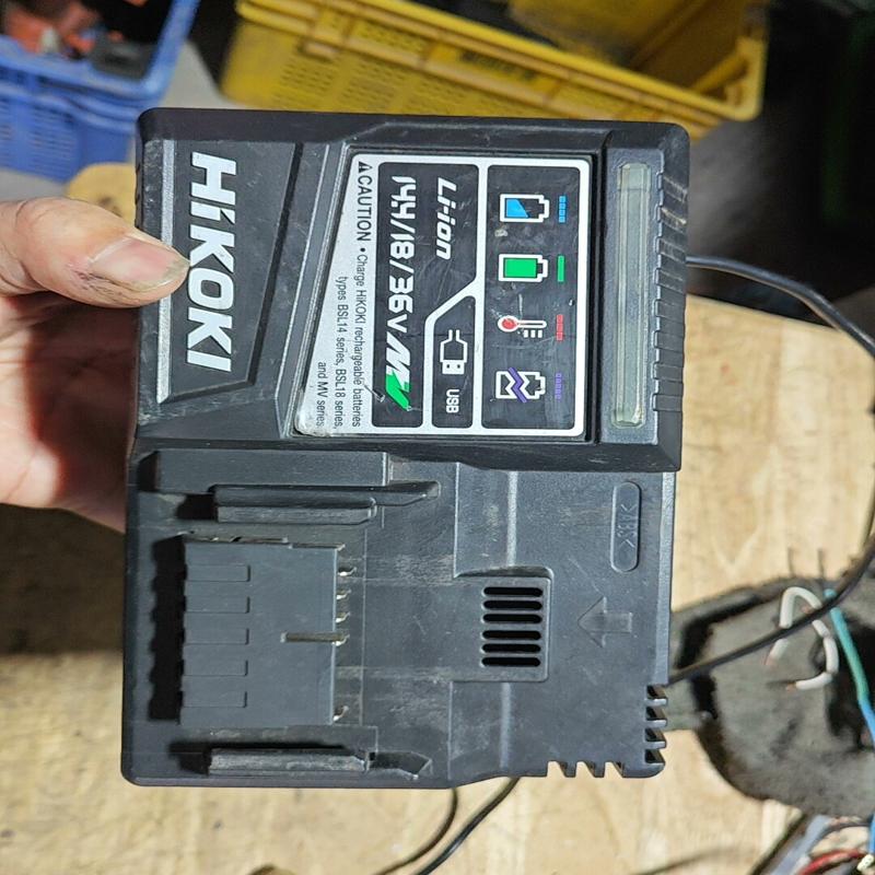 议价日立高壹快充UC 18YSL3，成色如图，，电压：2