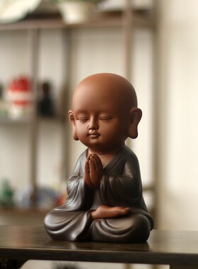 陶瓷可爱沙弥办公室坐姿茶宠小和尚工艺品中式家居装饰茶桌摆件