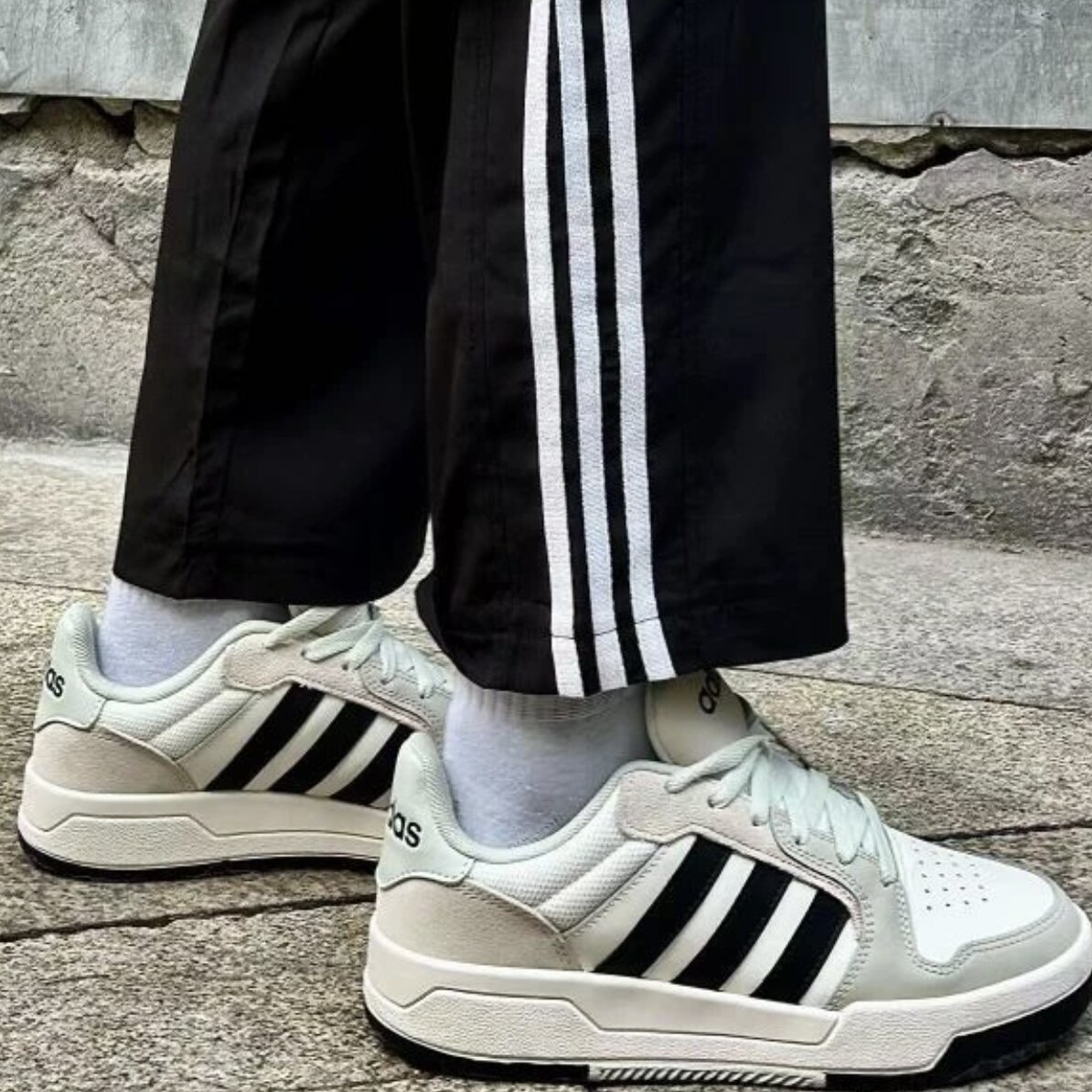 阿迪达斯adidas neo女鞋白黑棕色休闲低帮复古板鞋JI2546