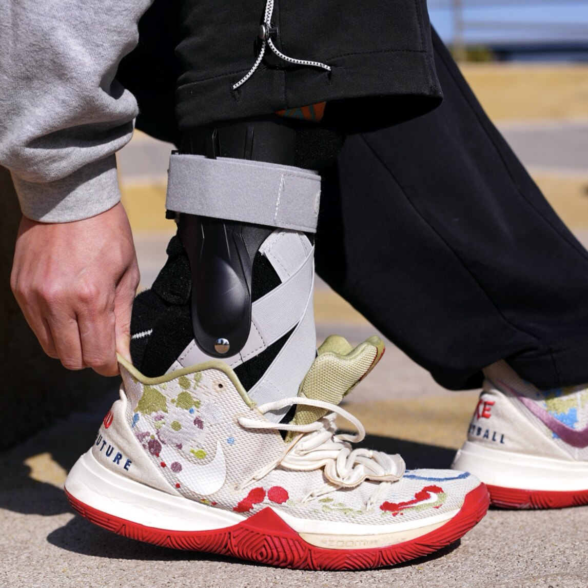 Nike Kyrie 5 Bandulu 耐克欧文5代联名奶油色篮球鞋 CK5837-100
