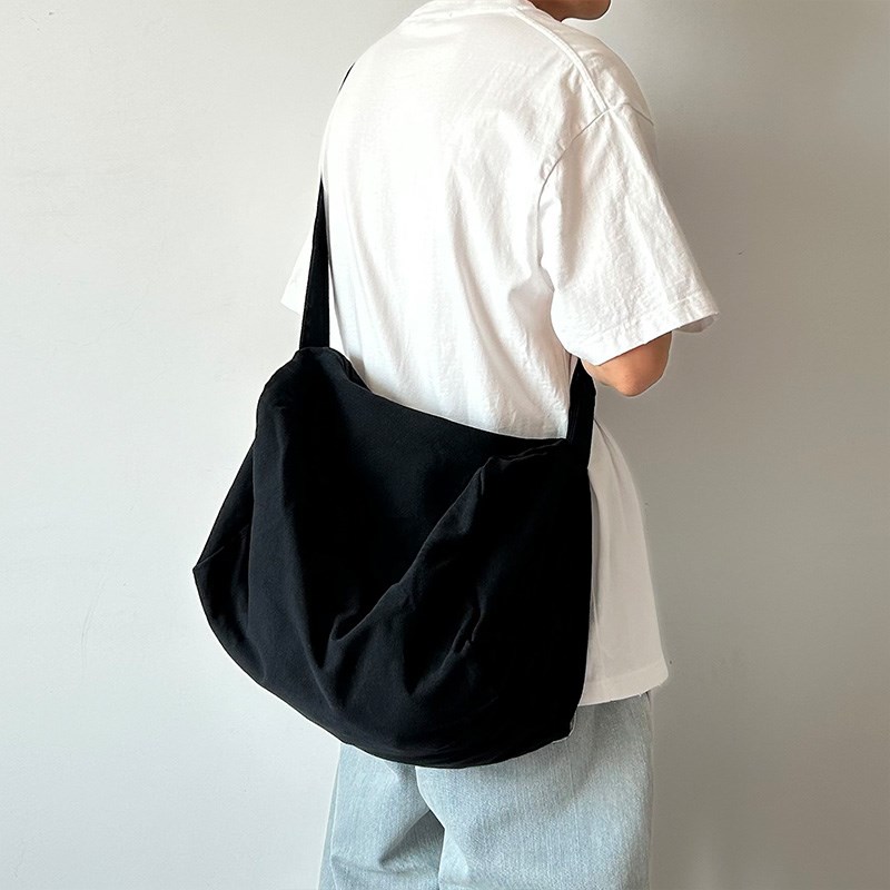 时尚帆布包男女生斜挎包大容量健身水桶包学生上课书包百搭单肩包