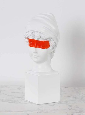 北欧轻奢树脂人物摆件现代酒店别墅展厅玄关设计师售楼处软装饰品