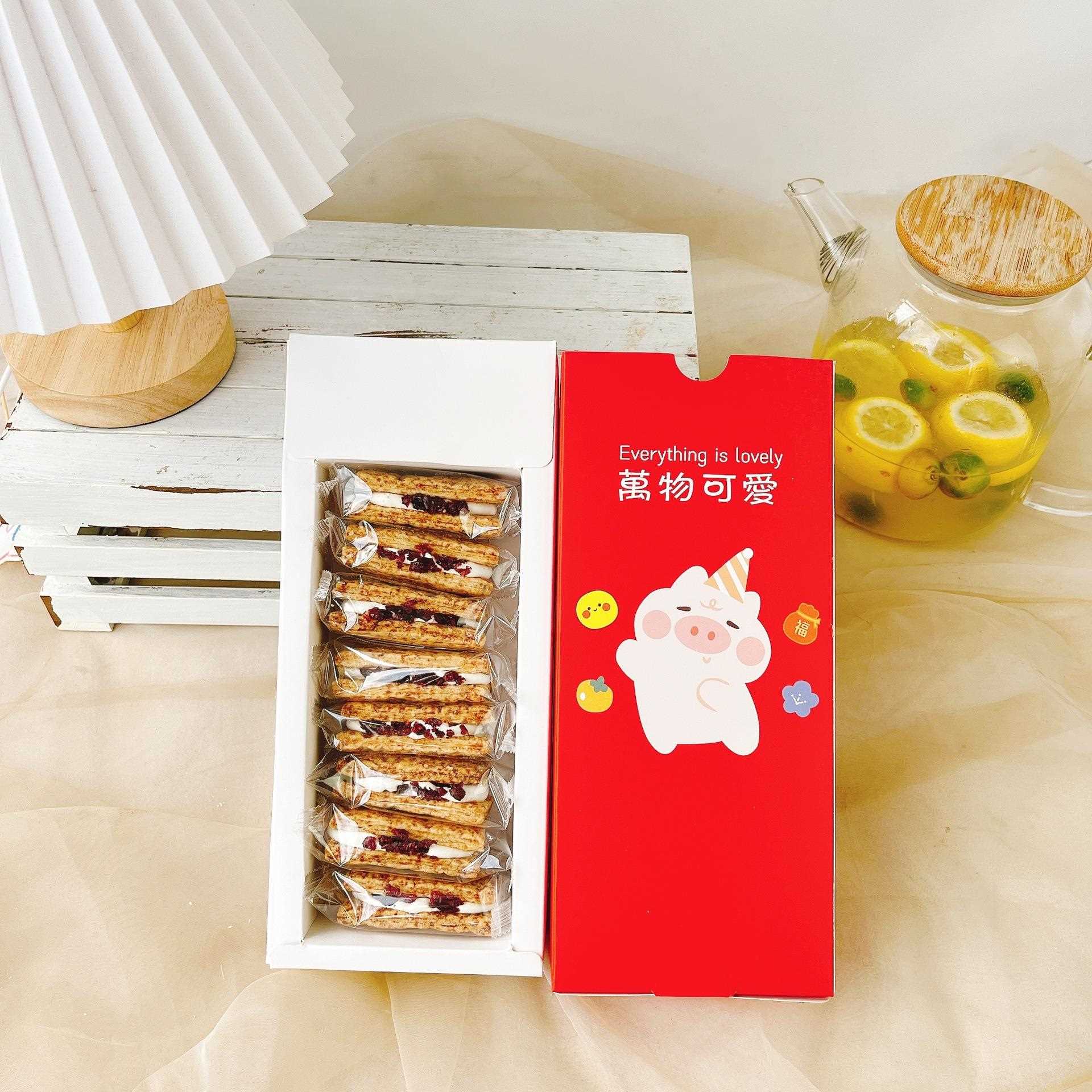 网红零食台湾方块酥咸蛋黄饼干燕麦千层酥牛轧糖夹心牛扎饼干