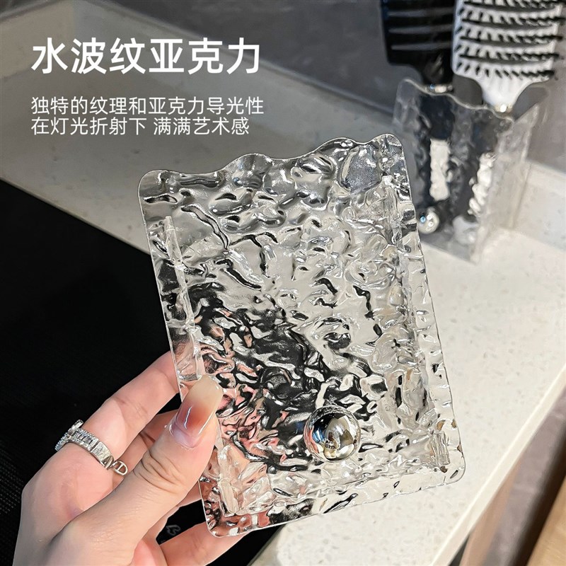 卫生间梳子置物架浴室厕所牙膏牙刷收纳盒免打孔壁挂化妆刷收纳筒