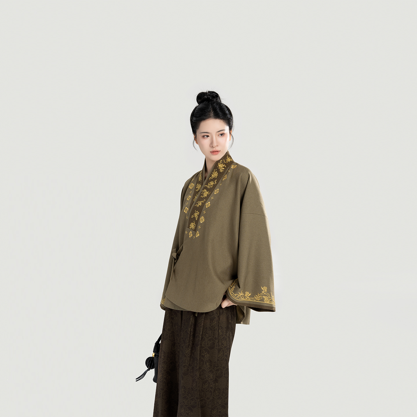 织造司[都市道中人]新中式八仙龟背绣花交领外套上衣阔腿裤长裤女