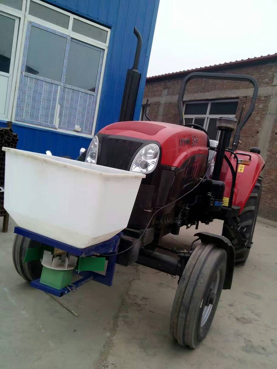 农用施肥器电动三轮车撒肥机拖拉机前置撒肥料机器玉米小麦撒播机