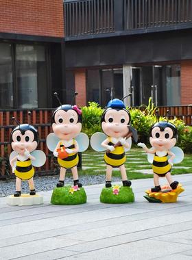 卡通蜜蜂动物玻璃纤维雕塑户外摆件公园森林景区昆虫速写装饰商场
