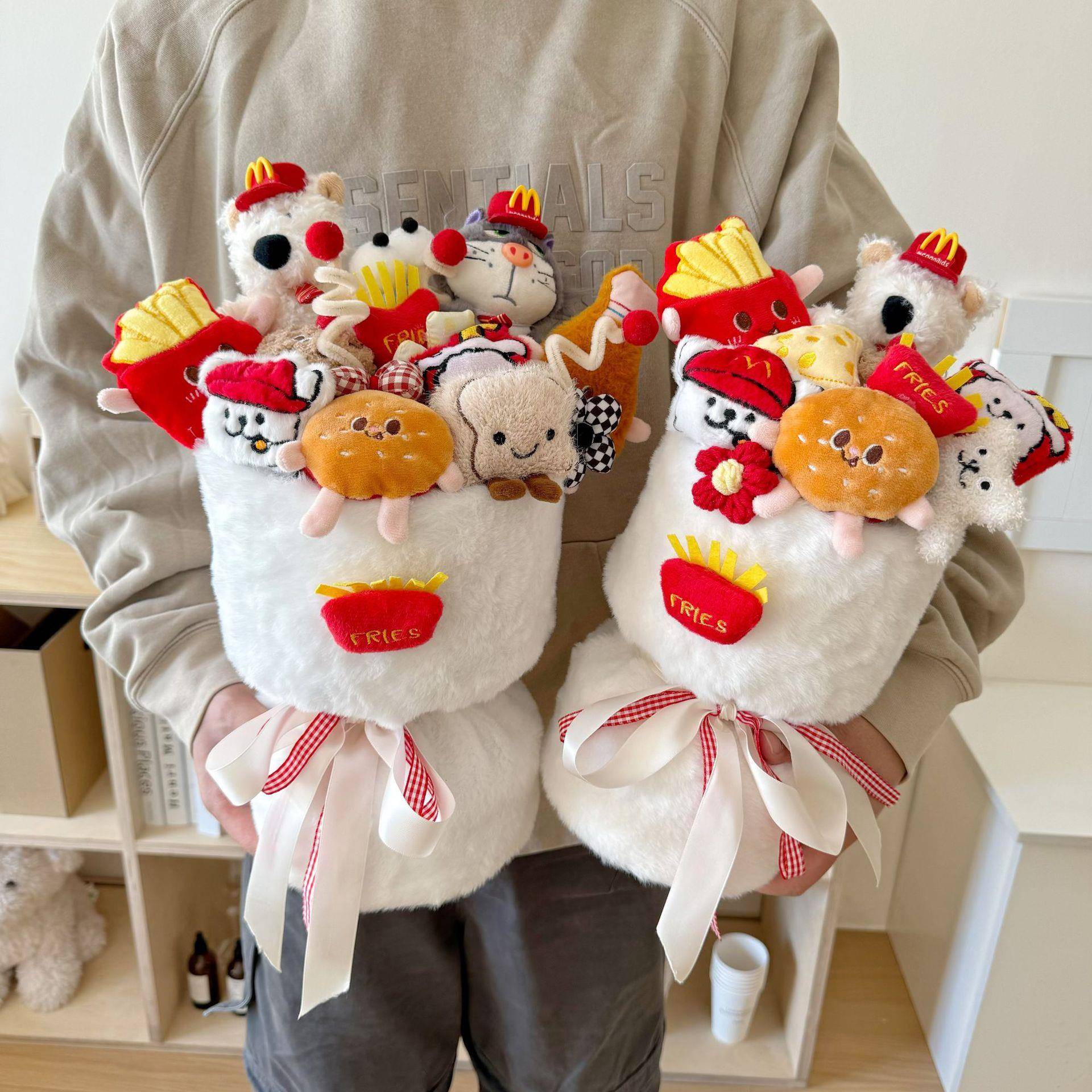 情人节小狗玩偶花束公仔创意零食卡通毛绒儿童女友毕业节生日礼物