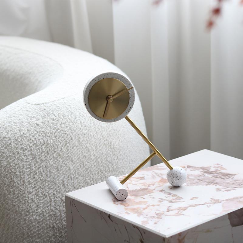 现代轻奢时钟艺术家居软装台钟简约客厅电视柜书房房间金属装饰钟