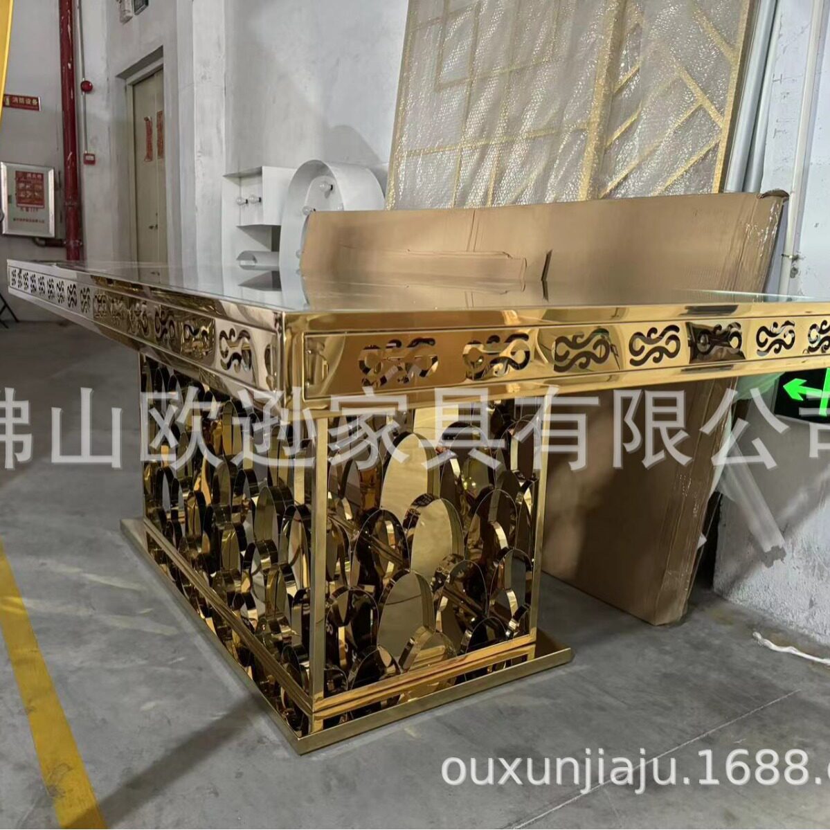 欧式豪华厂家批发不锈钢钣金鱼鳞电镀钛金餐桌