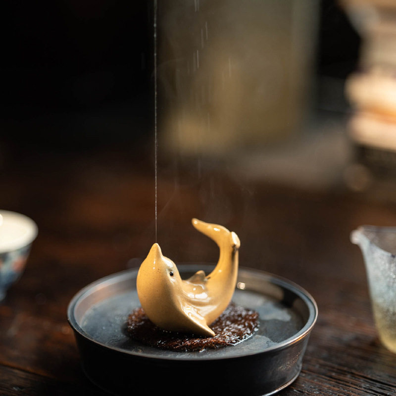宜兴紫砂茶宠喷水河豚摆件小鱼可养雕塑陶瓷鲸鱼茶具配件装饰批发