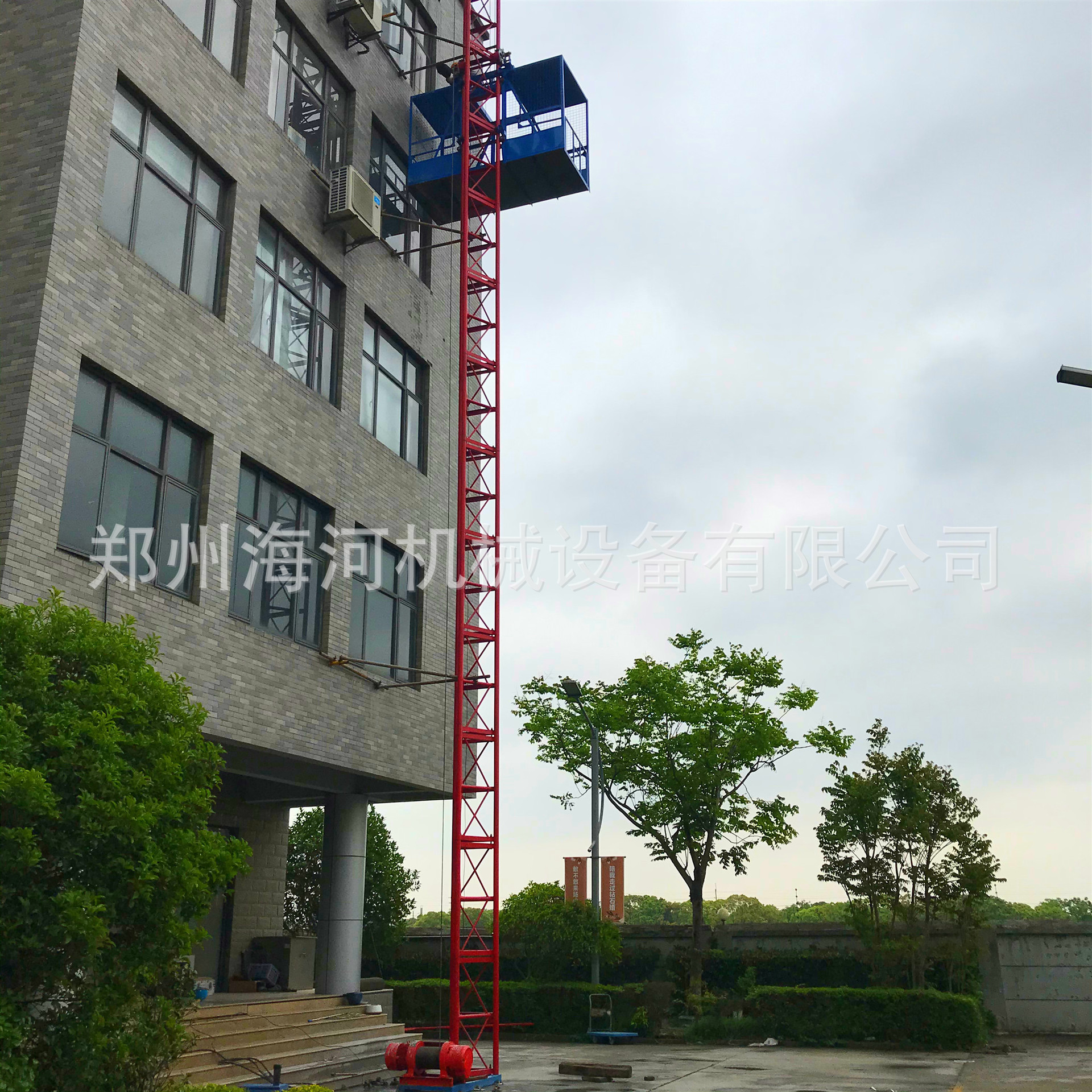 承重2吨建筑施工升降机双吊笼 工地上料提升机单柱双笼施工升降机