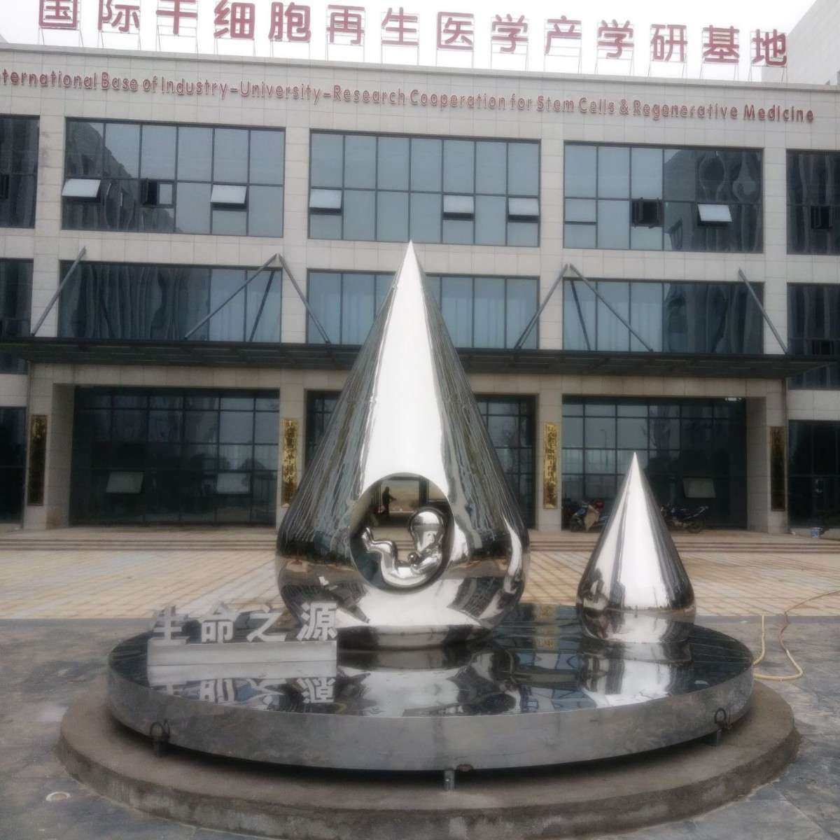 厂家设计大型市政不锈钢镂空水滴雕塑房地产楼盘商场摆件工