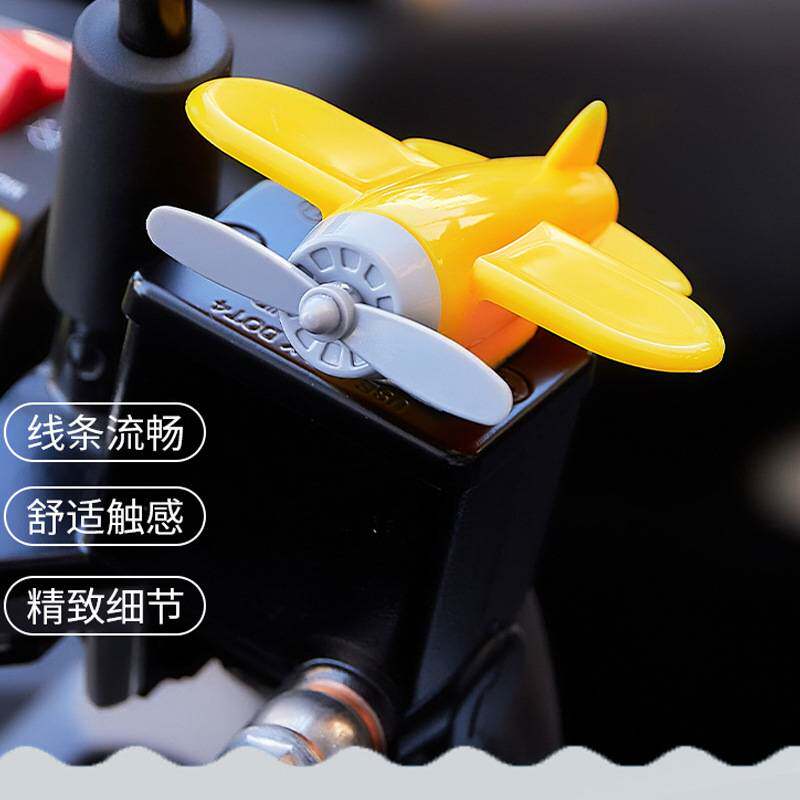 2024新款小飞机车载车内饰品摆件头盔电动摩托车自行车装饰品汽车