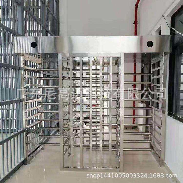 监狱防尾随十字旋转门邯郸不锈钢栏栅电动旋转闸机单向进出辊匝