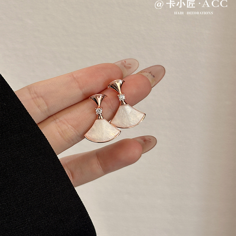 明星同款耳环女玫瑰金白贝母裙子耳钉高级感气质扇形耳坠耳饰品