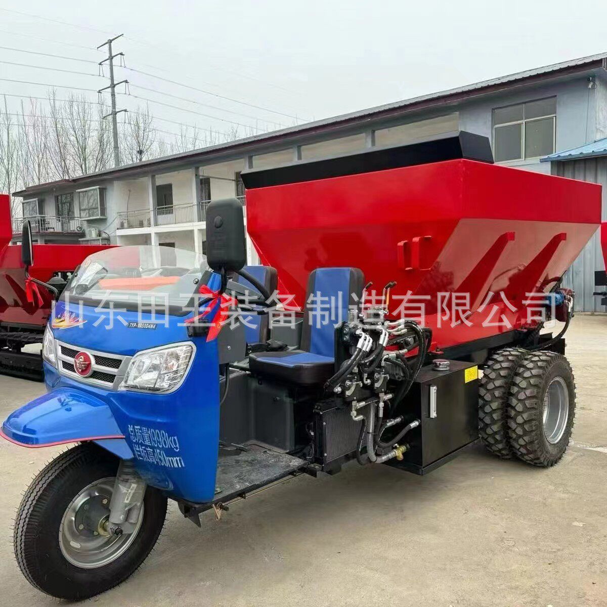 直销新型低矮大棚专用三轮撒肥机 果园大棚牛羊粪鸡粪撒粪车扬粪