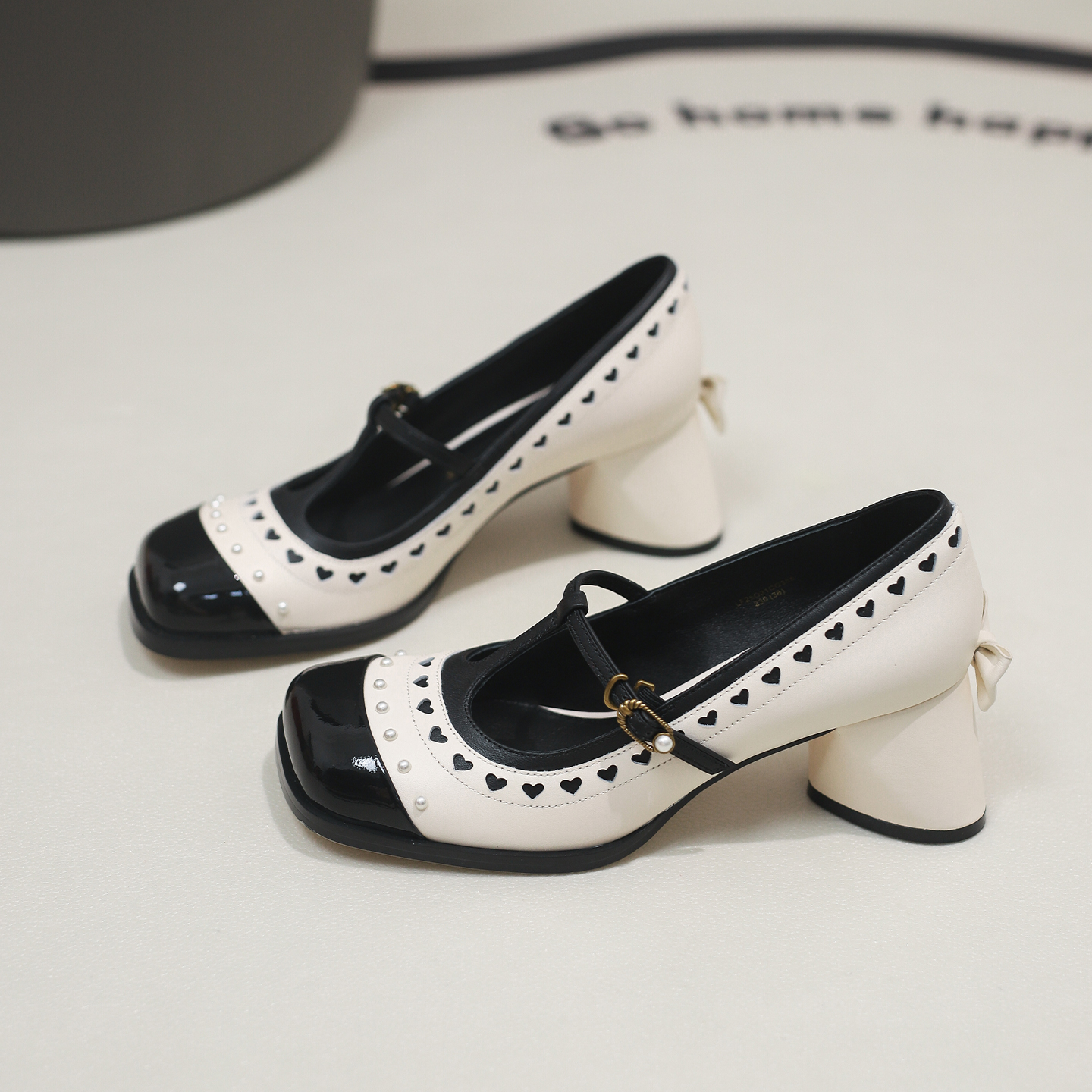 2025春秋新款爱心珍珠装饰玛丽珍鞋女黑白拼色粗跟复古单鞋