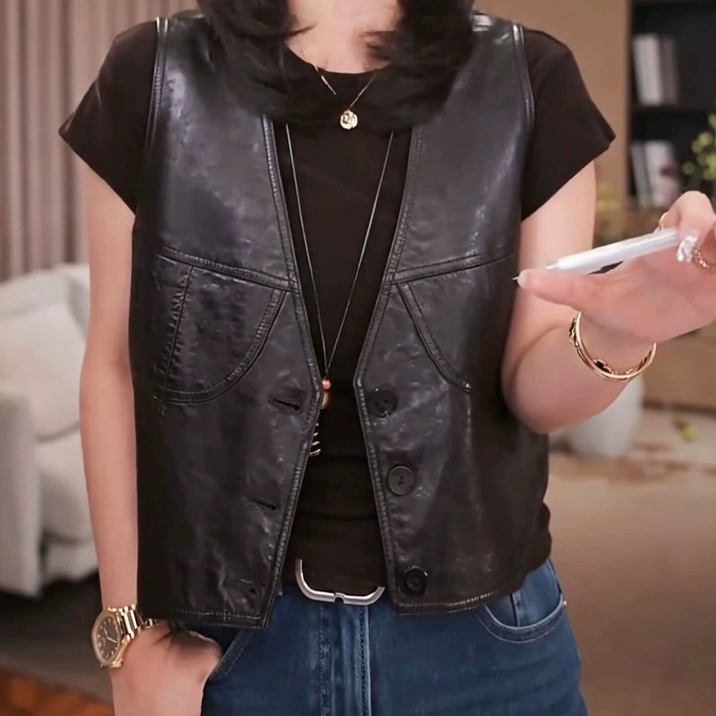 韩版单排扣V领皮马甲女2026秋季新款短款百搭显瘦无袖坎肩上衣潮