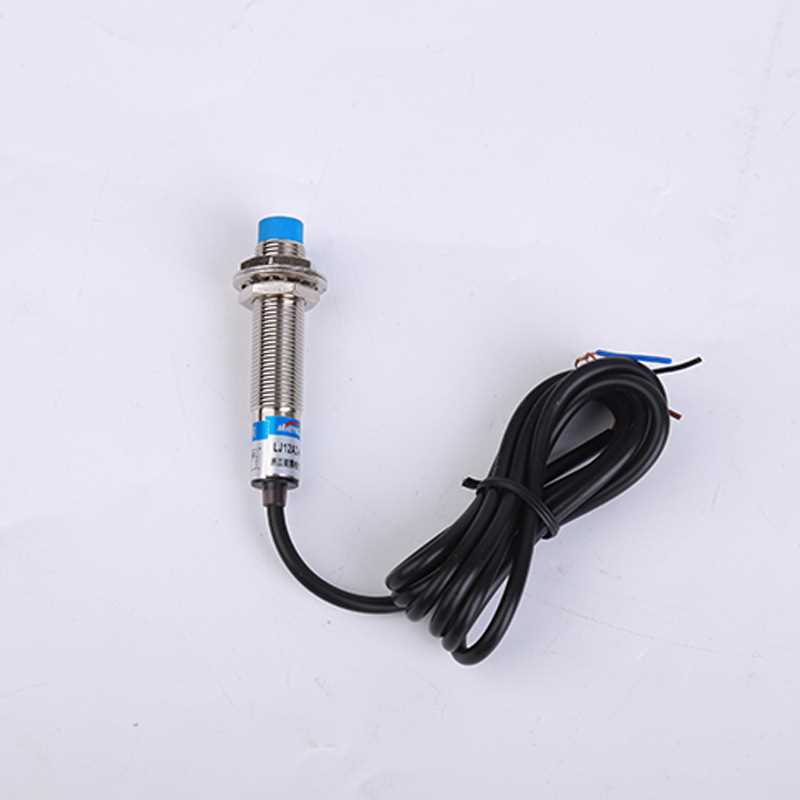 新款直销M12电感式接近开关LJ12A3-4-ZBXnpn三线限位开关12v24v金