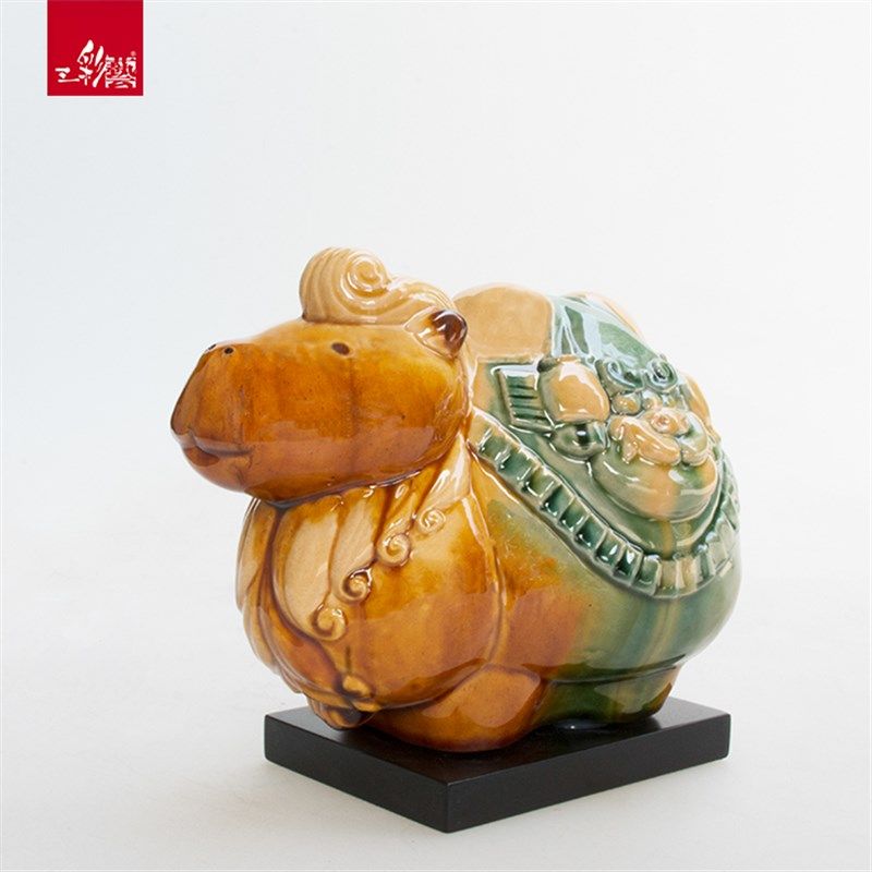三彩艺陶瓷驼动物创意可爱家居装饰电视柜玄关设计师软装桌面摆件