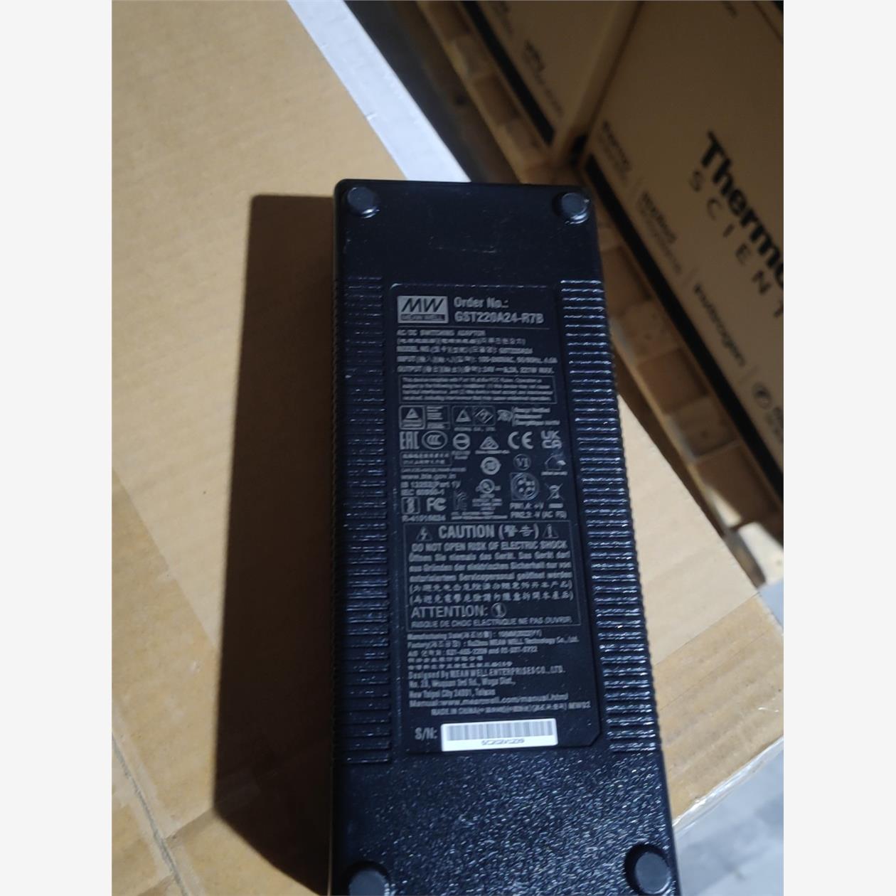 询价电源适配器，型号GST220A24-R7B，24V 9.2A现货