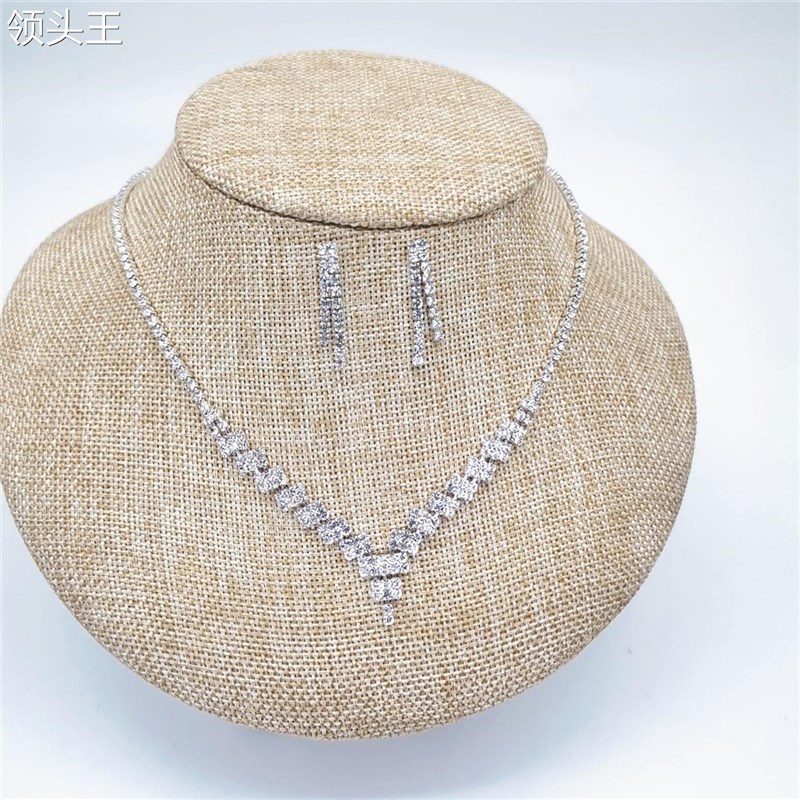 婚纱礼服配饰晚宴首饰 精美新娘水钻石饰品项链耳环套组