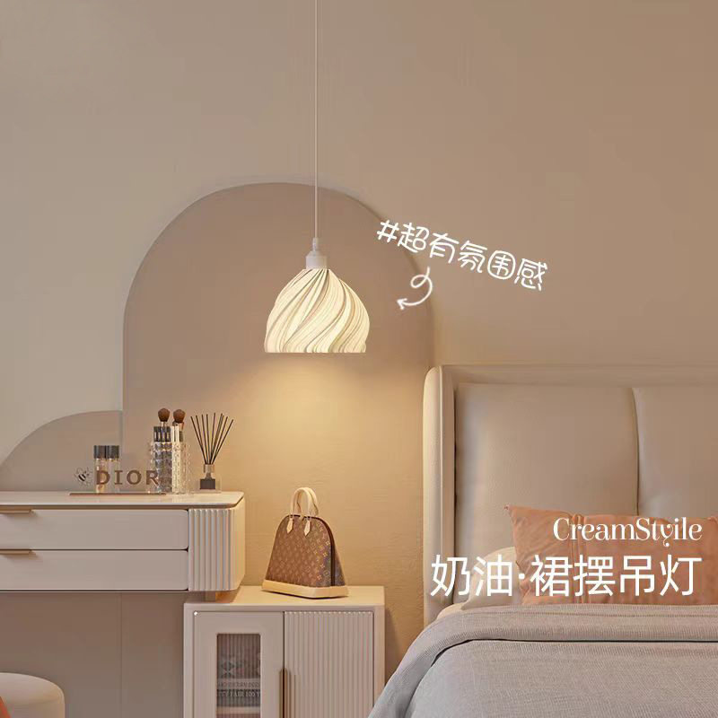 主卧室奶油风小吊灯床头吊线灯现代简约单个过道玄关氛围灯高级感