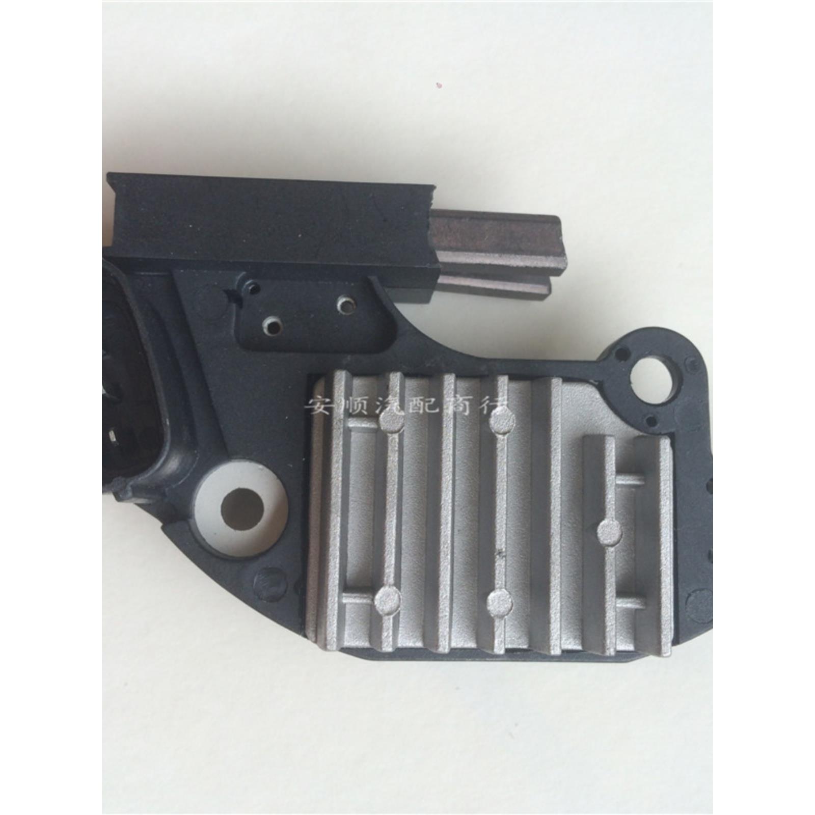 适用于吉利帝豪718Ec715远景金刚Jfz 198193全球鹰Op发电机调节器