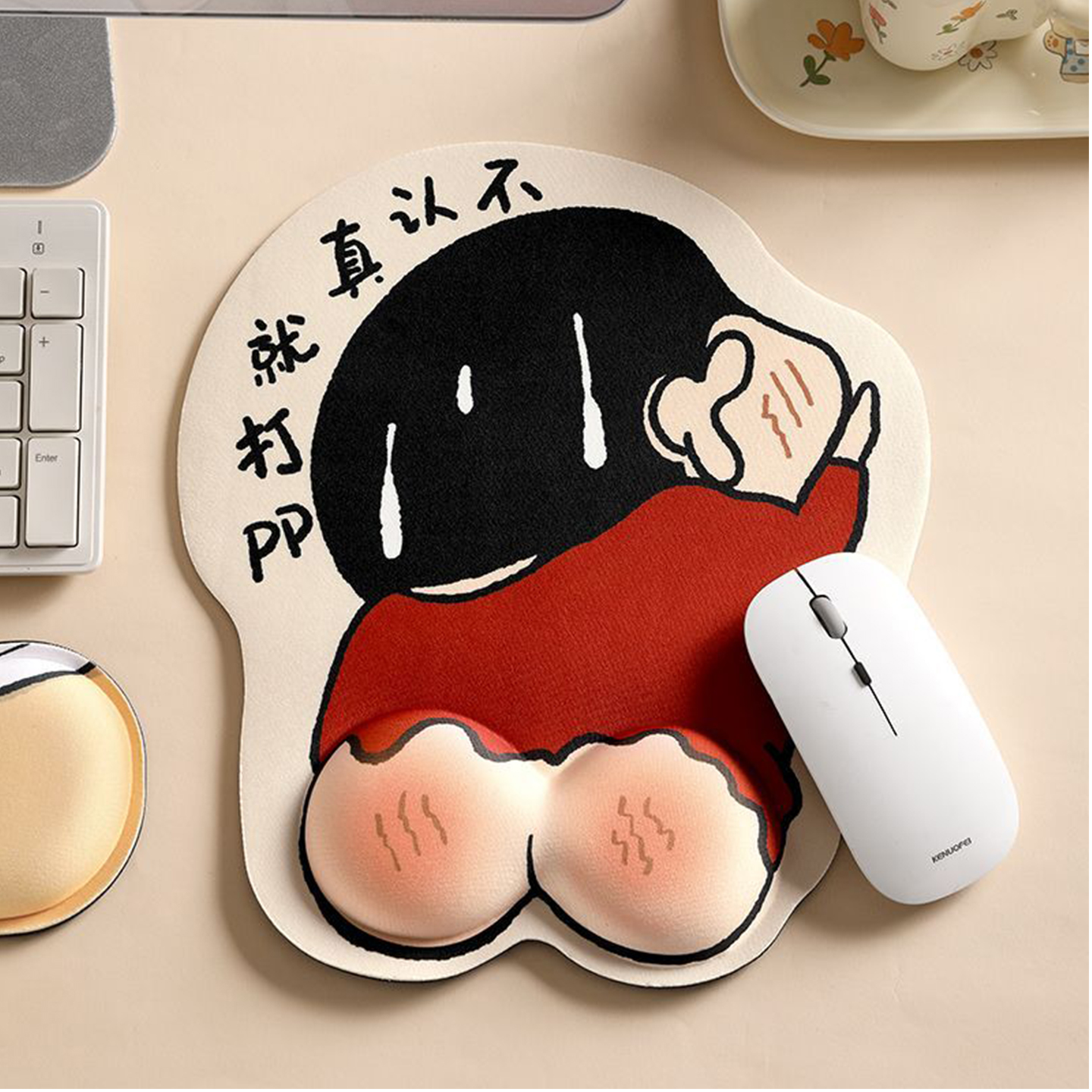 蜡笔小新敲可爱护腕鼠标垫
