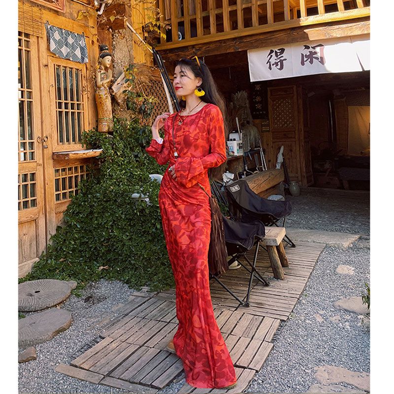冯老板红色复古迷人花朵