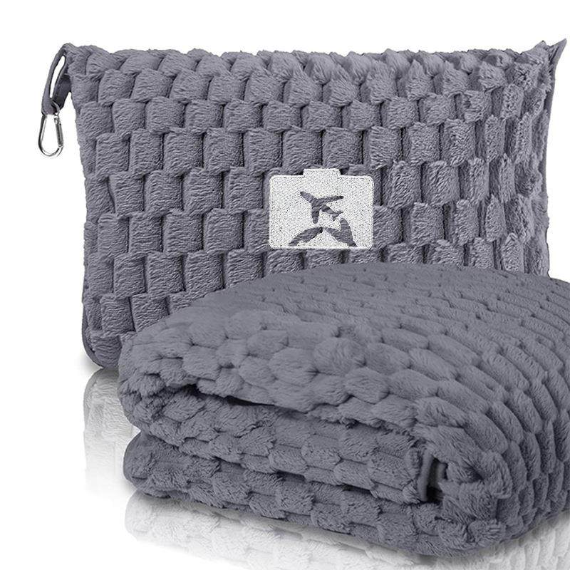 刺绣logo法兰绒收纳可折叠户外飞机包旅行毯汽车用多功能毛毯