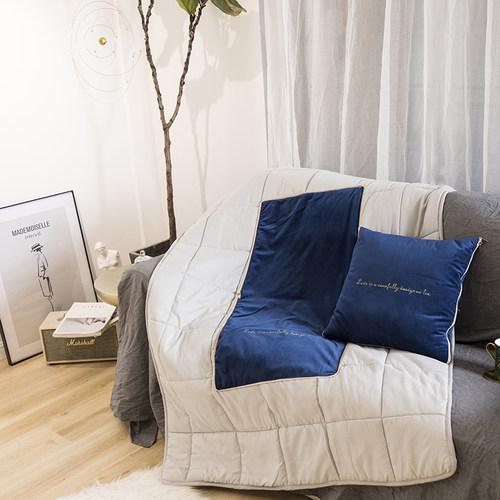 纯色意大利轻奢午休空调毯办w公室抱枕被子两用汽车靠枕沙发车用